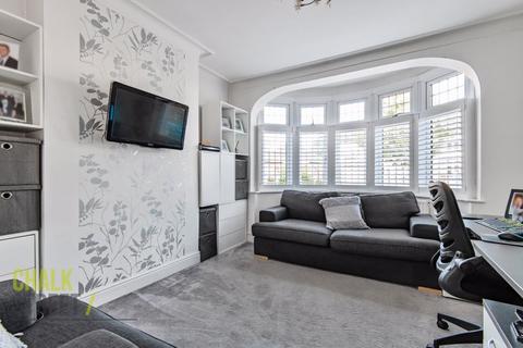 10 Mashiters Walk, Romford, RM1 4DA