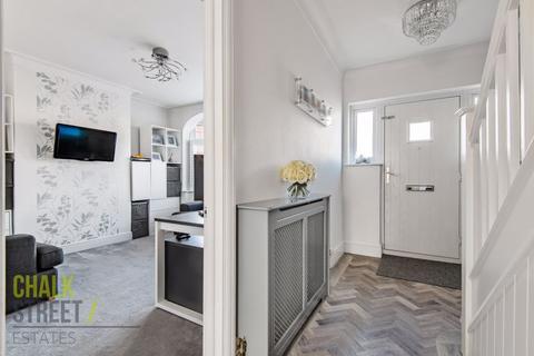 10 Mashiters Walk, Romford, RM1 4DA