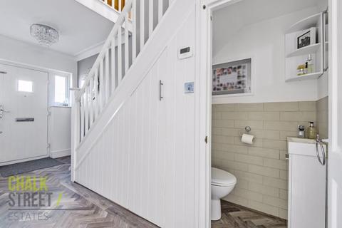 10 Mashiters Walk, Romford, RM1 4DA