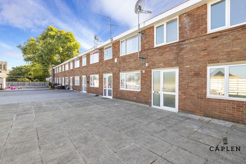 High Street, Epping 3 bed £1,295 pcm (£299 pw)