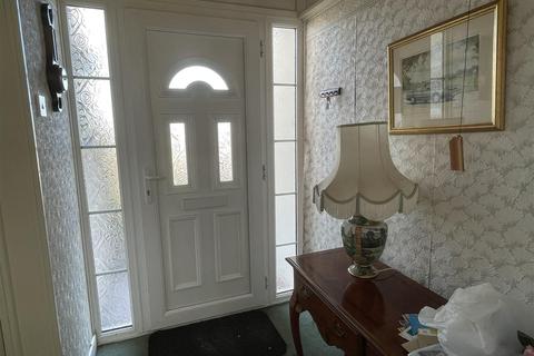47 Manor Close, St Austell, PL25 4HH