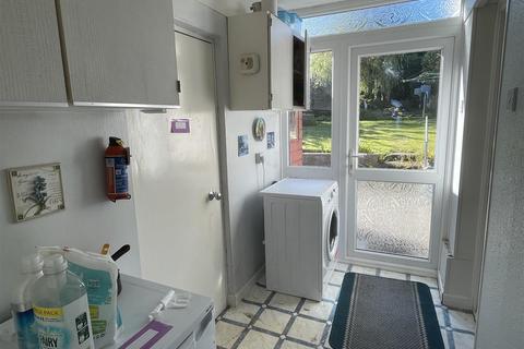 47 Manor Close, St Austell, PL25 4HH