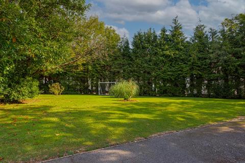 11 Freshmount Gardens, Epsom, KT19 8RF