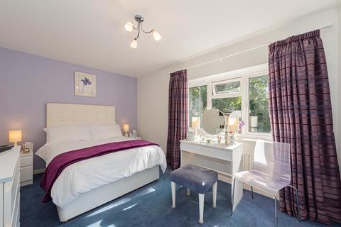 27 Burghfield, Epsom, KT17 4ND