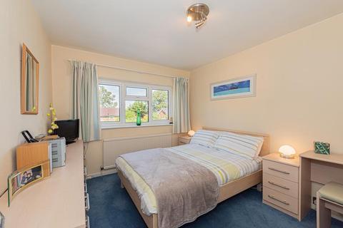 27 Burghfield, Epsom, KT17 4ND