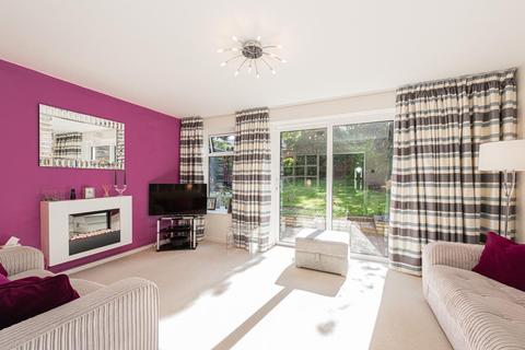 27 Burghfield, Epsom, KT17 4ND