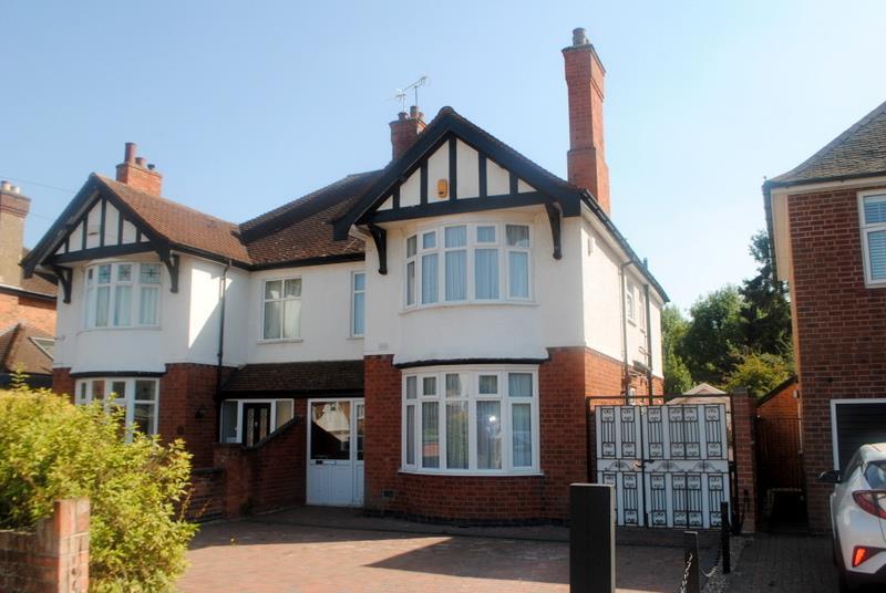 73 Westfield Drive, Loughborough 3 bed semidetached bungalow £950