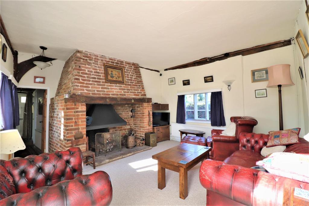 Stone Street, Hadleigh, Ipswich, Suffolk, IP7 6DN 4 bed cottage £425,000