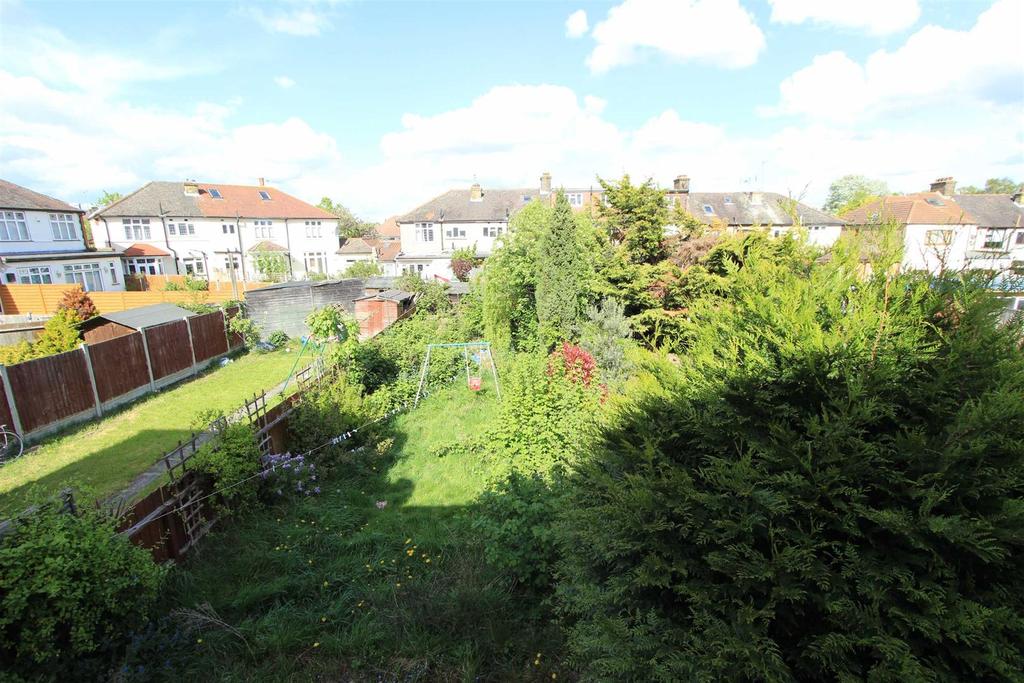 Beccles Drive, Barking 3 bed terraced house £500,000