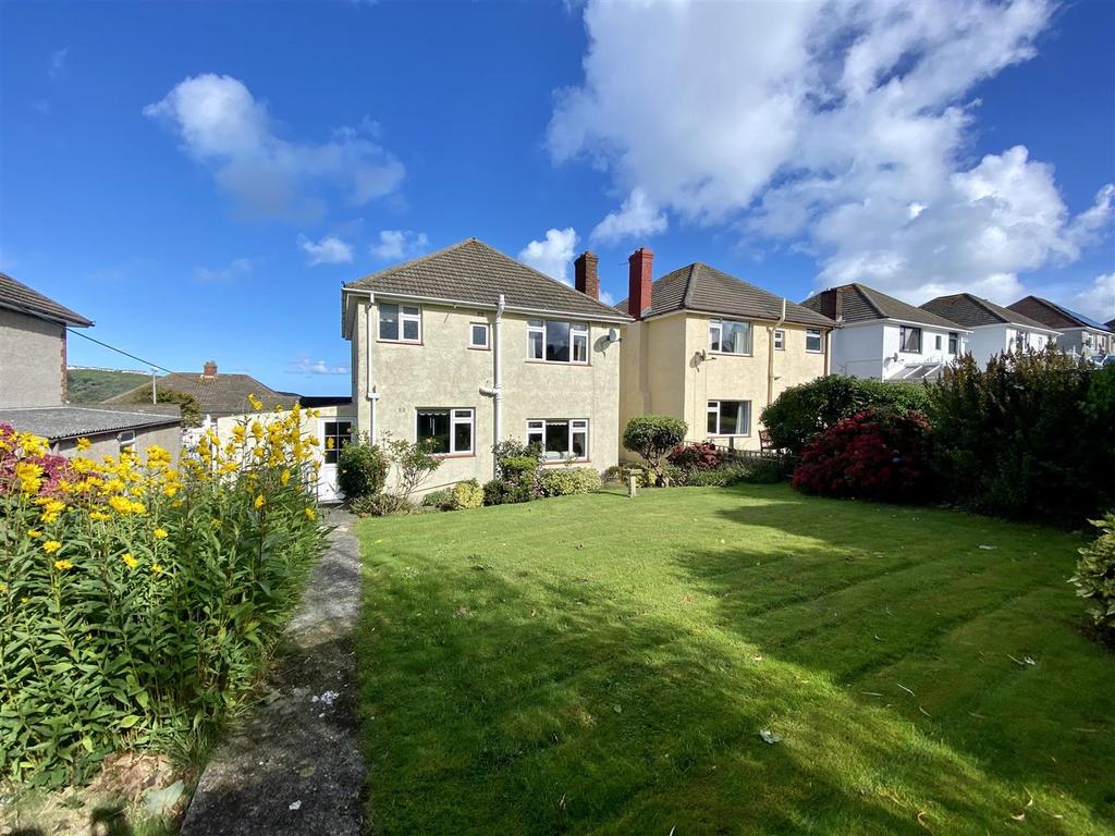 Seaways, 11 Heol Dewi, Fishguard 3 bed detached house £275,000