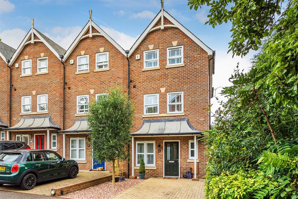 Pine Grove, Weybridge 4 bed end of terrace house £995,000