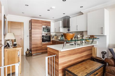 42 Pine Grove, Weybridge, KT13 9AW