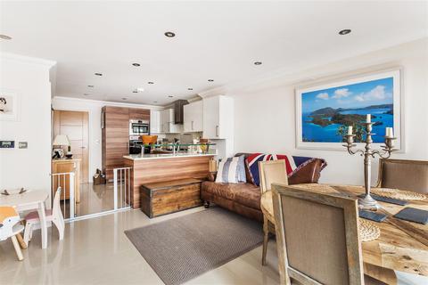 42 Pine Grove, Weybridge, KT13 9AW