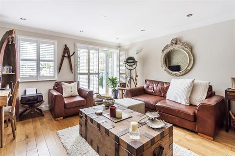 42 Pine Grove, Weybridge, KT13 9AW