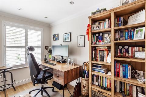 42 Pine Grove, Weybridge, KT13 9AW