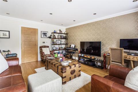 42 Pine Grove, Weybridge, KT13 9AW