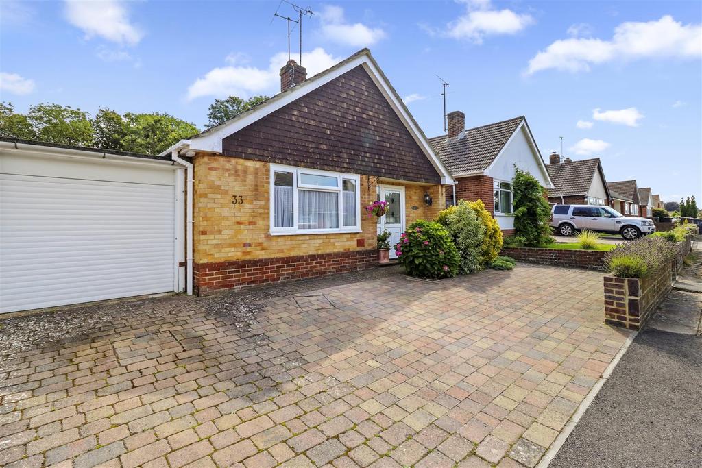 33 The Drive, Hailsham 3 bed detached bungalow £450,000
