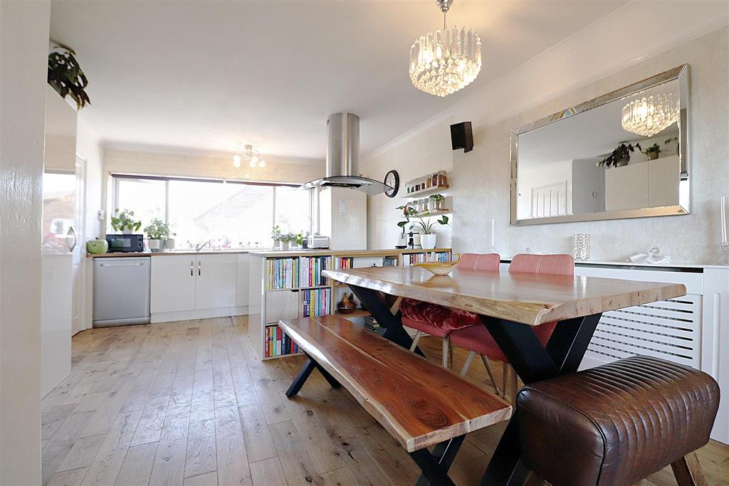 Kitchen/Dining Area