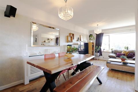 25 Rutland Gate, Belvedere, DA17 6HQ