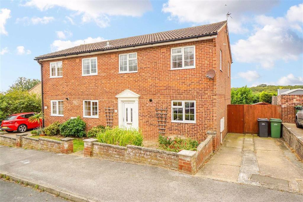 Sandwich Drive, St. Leonardsonsea, East Sussex 3 bed semidetached