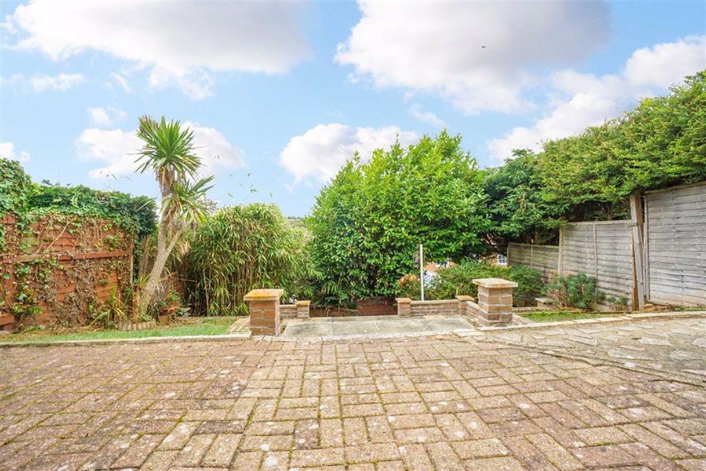 Sandwich Drive, St. Leonardsonsea, East Sussex 3 bed semidetached