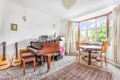 14 Westfield Road, London, NW7 3BL