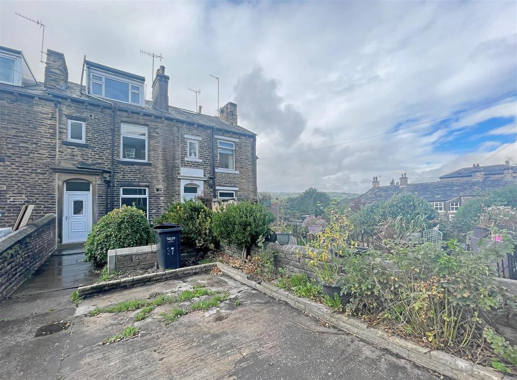 Hollins Lane, Sowerby Bridge 3 bed terraced house £170,000