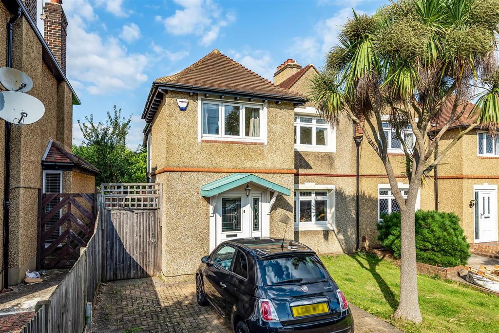 Pine Gardens, Surbiton 3 bed semidetached house £799,950