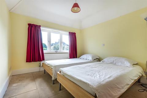 71 Pine Gardens, Surbiton, KT5 8LL