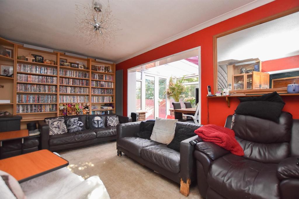 Mountbatten Close, Hastings 4 bed semidetached house £300,000