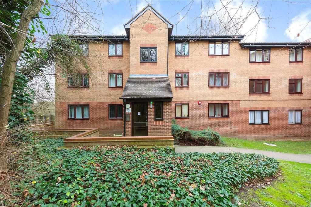 Latimer Drive, Hornchurch, RM12 1 bed apartment £220,000