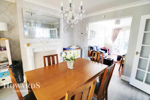 114 Beccles Road, Lowestoft, NR33 8QY