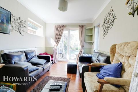 114 Beccles Road, Lowestoft, NR33 8QY