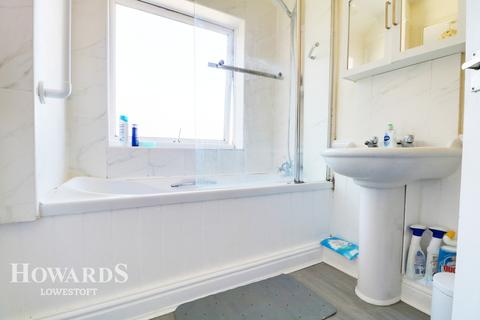 114 Beccles Road, Lowestoft, NR33 8QY