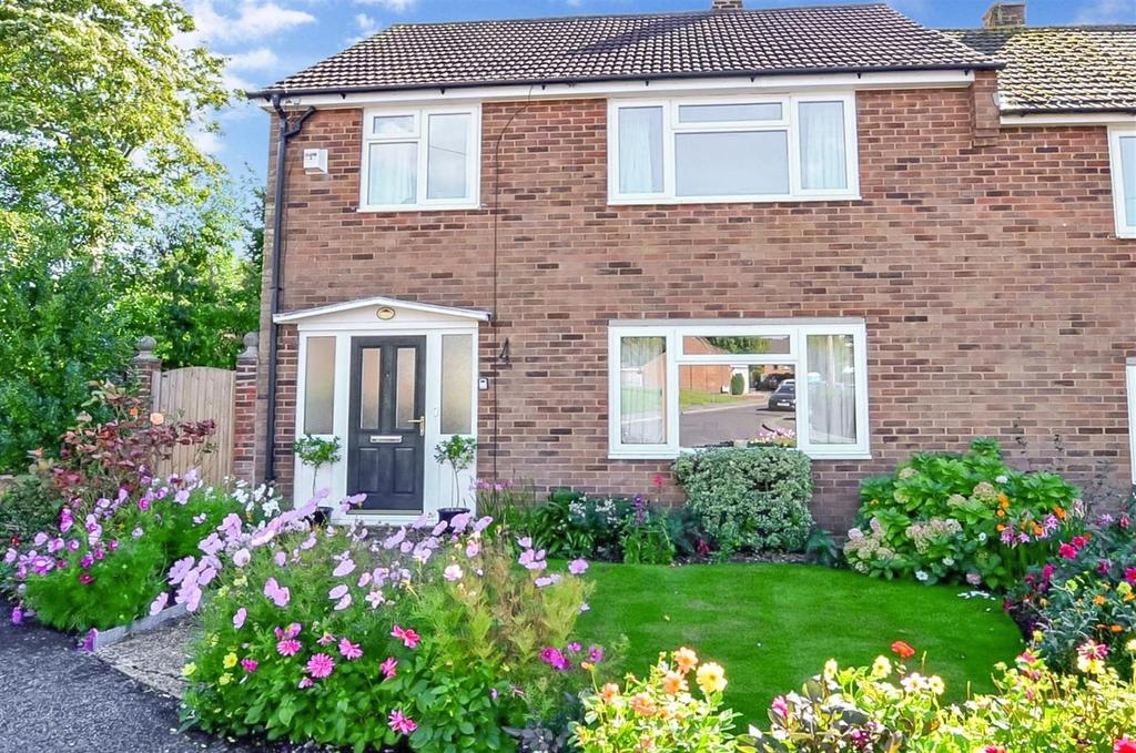 Clearmount Drive, Charing, Ashford, Kent 3 bed semidetached house £