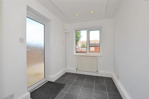 9 Weavers Way, Ashford, TN23 5DY