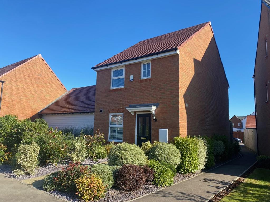 Nickolls Road, Martello Lakes, Hythe, Kent 3 bed detached house £345,000