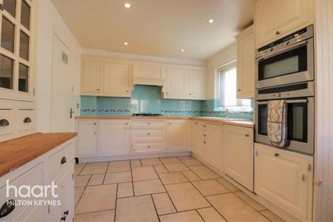 4 bedroom end of terrace house to rent, Breamore Court, Great Holm