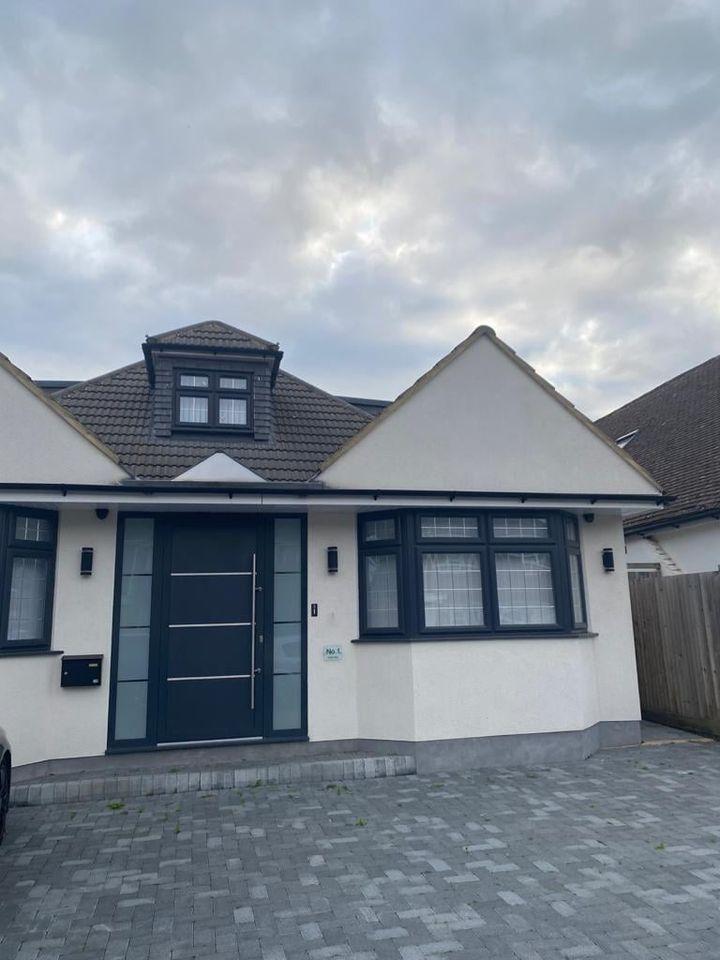 Field way, Rickmansworth WD3 5 bed house £3,000 pcm (£692 pw)