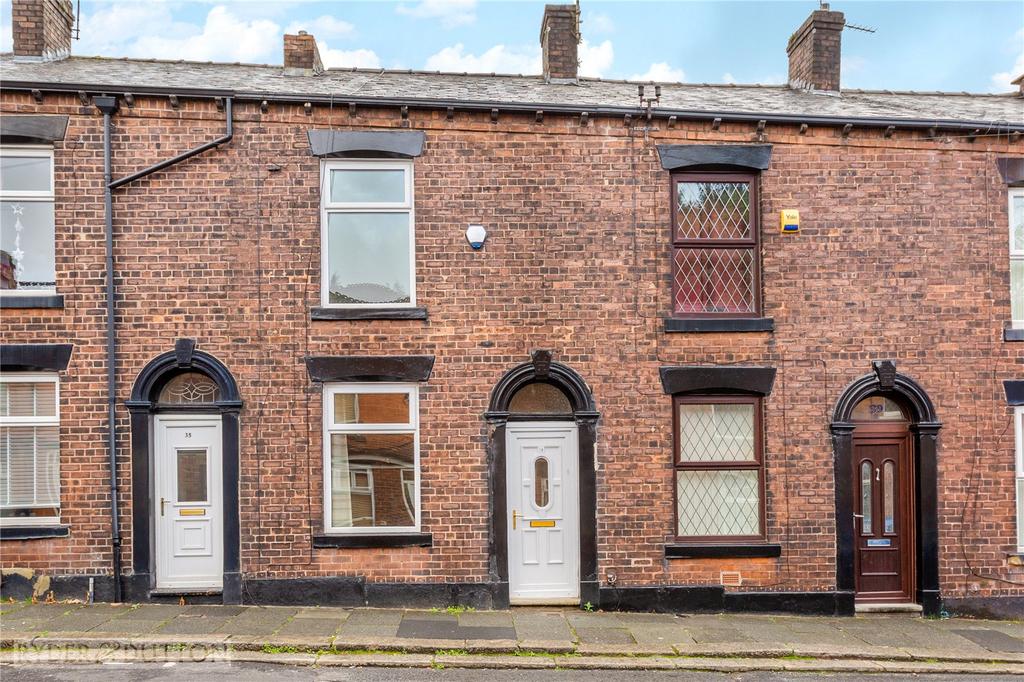 Turner Street, Lees, Oldham... 2 bed terraced house £129,950