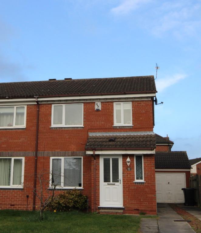 Bransholme Drive, York, YO30 3 bed semidetached house £950 pcm (£219 pw)