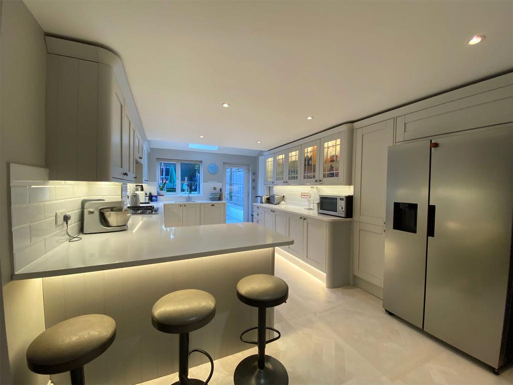Bullbrook Drive, Bracknell, Berkshire, RG12 3 bed terraced house £515,000