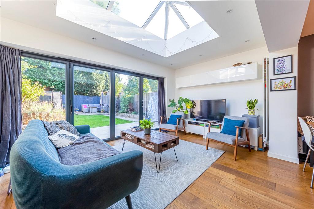 Willow Crescent, St. Albans 4 bed semidetached house £800,000