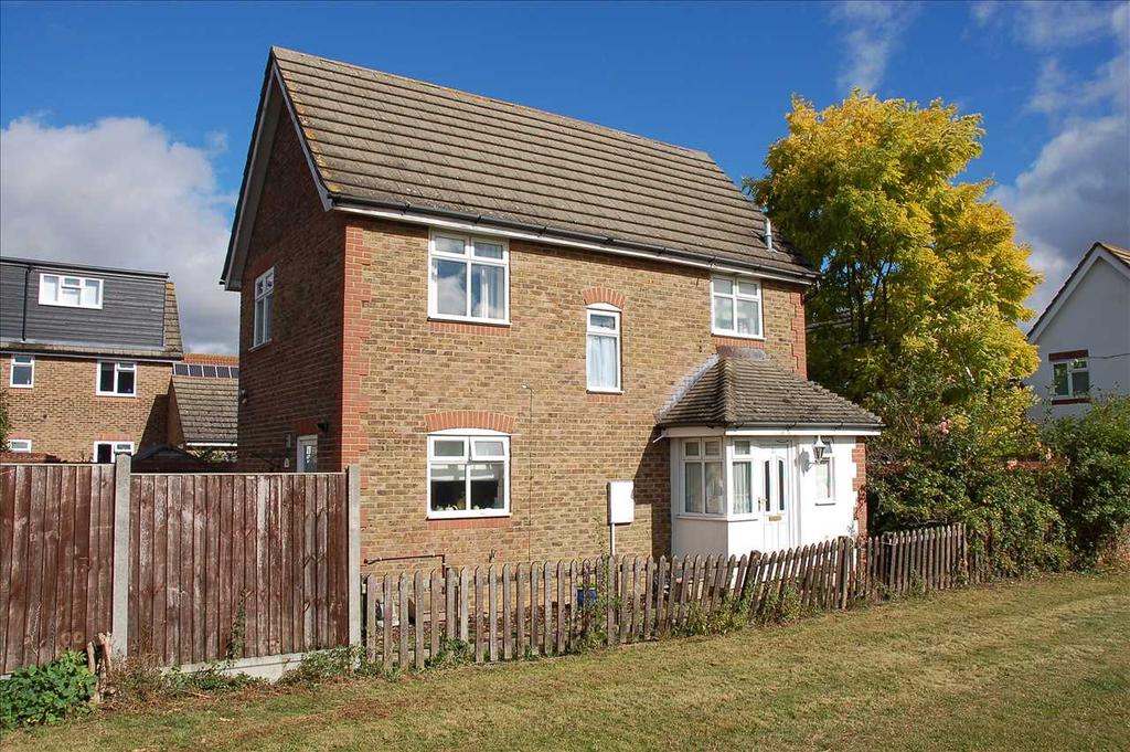 Nash Drive, Broomfield, Chelmsford 3 bed detached house £375,000