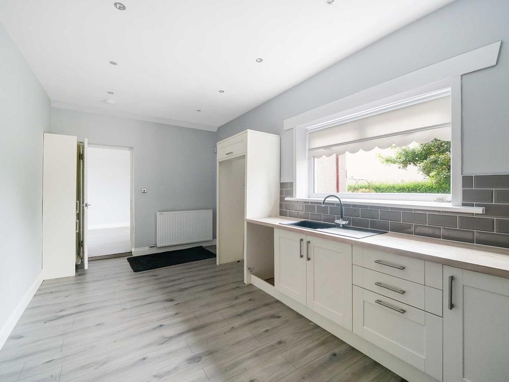 Church Avenue, Newmains 3 bed detached house £210,000