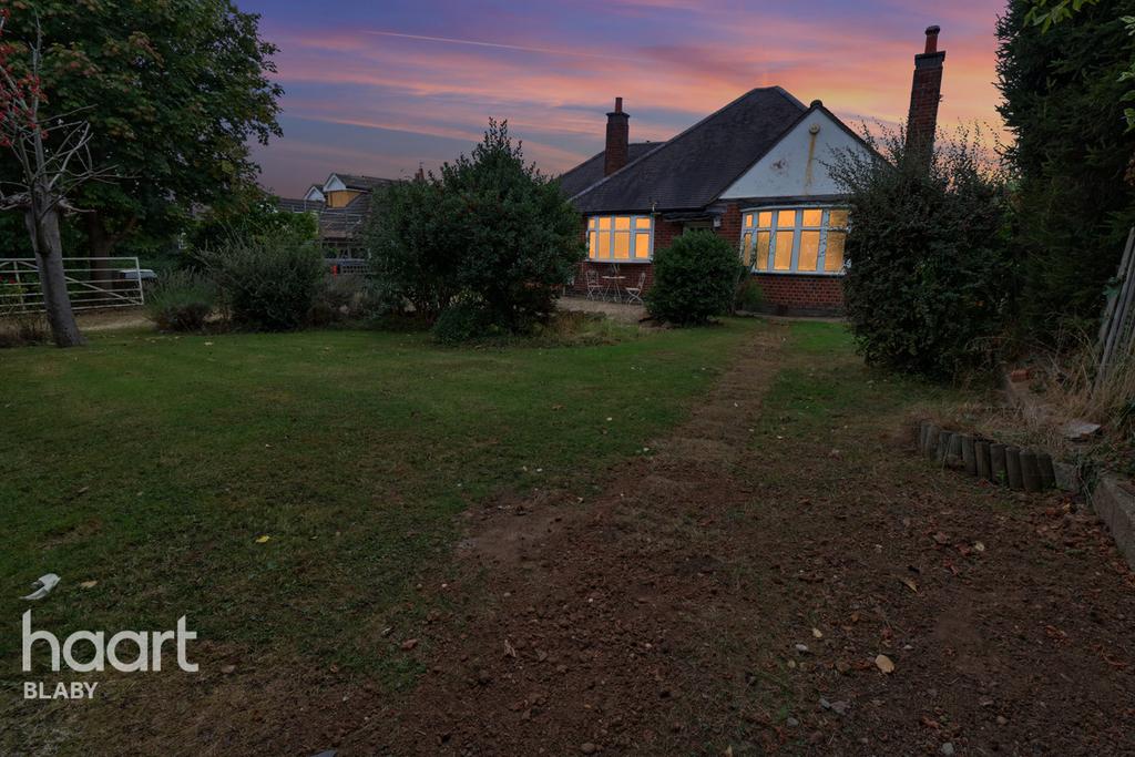 Leicester Road, Glen Parva 4 bed bungalow £400,000