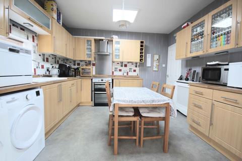 6 Jer Grove, Bradford, BD7 4NR