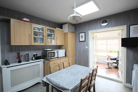 6 Jer Grove, Bradford, BD7 4NR