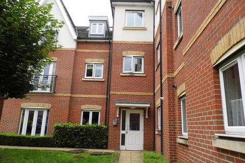 2 bedroom flat to rent, Hawthorne House, 77 Gooshays Gardens, Romford RM3