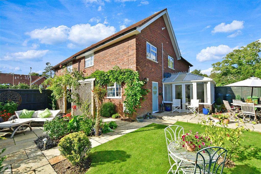 Durrants Gardens, Rowland's Castle... 3 bed semidetached house £450,000